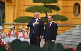 Chùm ảnh: Chủ tịch nước đón, hội đàm, họp báo chung với Tổng thống Donald Trump