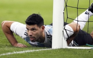 Aguero an toàn sau khi nhập viện giữa trận