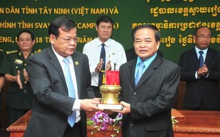 Tây Ninh ký kết hợp tác với tỉnh Svay Rieng