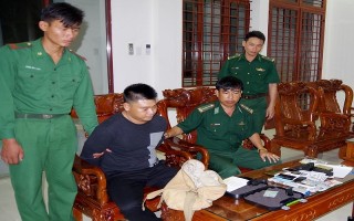Biên phòng Tây Ninh: Bắt 2 đối tượng vận chuyển súng và đạn qua biên giới
