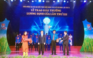 Chàng “kỹ sư chân đất” Nguyễn Thanh Bình nhận giải thưởng Lương Định Của