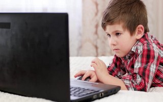 Làm sao giữ cho trẻ em an toàn khi online