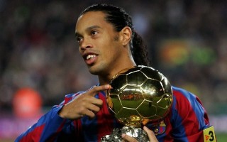 Ronaldinho giải nghệ