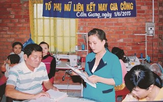 Thu nhập ổn định nhờ có Tổ liên kết may gia công