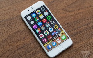 Mỹ chính thức điều tra Apple vụ làm chậm iPhone