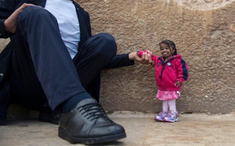 Người đàn ông cao nhất thế giới hội ngộ với cô gái thấp nhất hành tinh ở Ai Cập