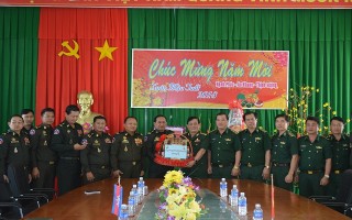 Bộ Tư lệnh Lục quân Campuchia thăm, chúc tết BĐBP Tây Ninh