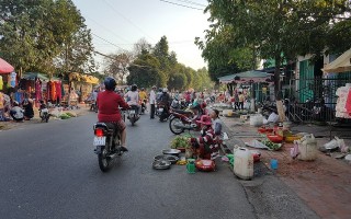 Tái diễn tình trạng mua bán lấn chiếm lòng, lề đường