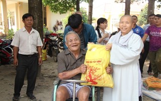 Quà xuân ấm áp, chia sẻ yêu thương