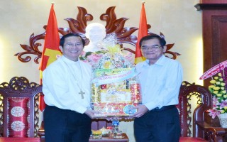 Giám mục Phú Cường thăm, chúc Tết Tỉnh uỷ Tây Ninh