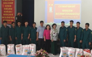 HĐND tỉnh thăm, tặng quà Tết cho lực lượng dân quân tự vệ xã Tân Lập