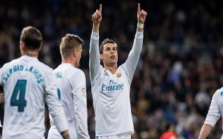 Ronaldo lập hat-trick, Real mở tiệc bàn thắng
