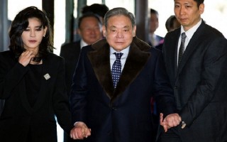 Phó Chủ tịch vừa ra tù, Chủ tịch Samsung lại bị nghi trốn thuế