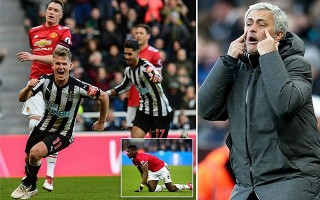 Mourinho giận sôi máu với hàng thủ "mơ ngủ" của MU