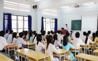 Người làm khoa học đích thực không muốn đứng cùng giáo sư, PGS “rởm“