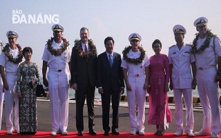 Tàu sân bay USS Carl Vinson đến Đà Nẵng