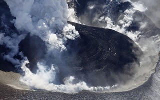 ​Nhật Bản: Núi lửa Shinmoe phun trào dữ dội