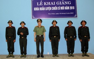 Khai giảng lớp huấn luyện chiến sĩ mới