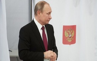 Đương kim Tổng thống Putin xuất hiện tại điểm bầu cử ở Moskva