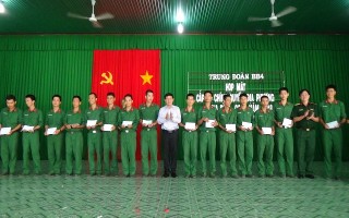 Lãnh đạo Thành phố Tây Ninh thăm tân binh