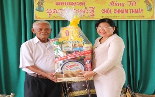 Chúc tết cổ truyền bà con Khmer ấp Trường An