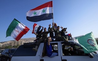 Dân Syria đổ ra đường phản đối cuộc tấn công của phương Tây