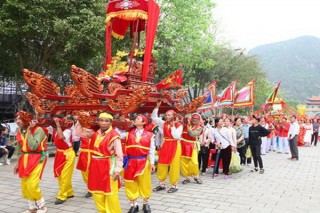 Đặc sắc các hoạt động văn hóa, thể thao truyền thống tại lễ hội Hoa Lư
