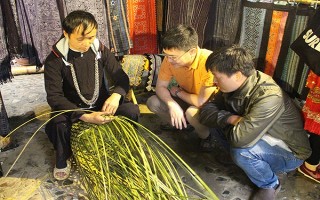 Nhộn nhịp Ngày hội văn hóa bản Mông Cát Cát