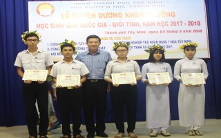 Tuyên dương học sinh giỏi