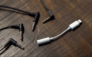 Apple bỏ hẳn cổng cắm tai nghe jack 3.5mm trên iPhone 2018