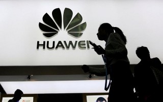 Mỹ cấm bán điện thoại Huawei, ZTE trong căn cứ quân sự
