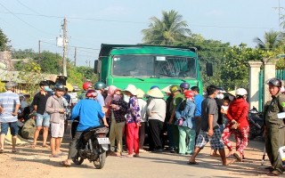 Chặn xe chở cát, 7 phụ nữ phải ra toà