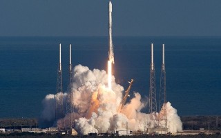 Elon Musk sắp phóng bản Block 5 của siêu tên lửa Falcon 9
