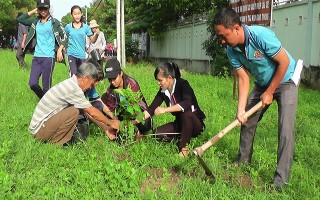 Phát động trồng cây nhớ Bác