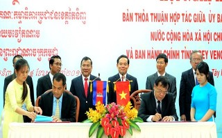 Ký kết thoả thuận hợp tác với tỉnh Prey Veng
* Campuchia trao tặng Huân chương hữu nghị cho lãnh đạo tỉnh Tây Ninh.