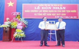 Trường Tiểu học thị trấn Gò Dầu đón nhận Huân chương lao động Hạng 3
