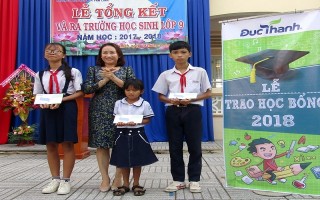 Công ty Đức Thành: Trao học bổng cho học sinh TP.Tây Ninh