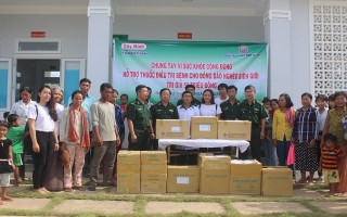 Chi đoàn Báo Tây Ninh: Tặng thuốc y tế cho các trạm quân dân y biên giới