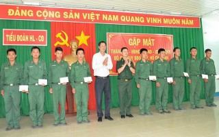Lãnh đạo TP.Hồ Chí Minh thăm chiến sĩ mới
