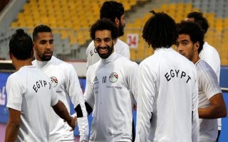 Fellaini ký với Arsenal trước mắt MU, Salah vỡ mộng "lên đời"