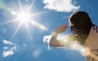 Ánh nắng gây hại mắt thế nào?