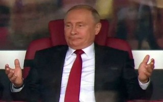 Phản ứng hài hước của ông Putin khi xem trận khai mạc World Cup 2018