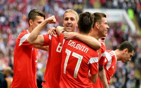 Ả Rập Xê Út quá yếu, Nga thắng tưng bừng trận ra quân World Cup