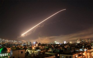Lùm xùm cáo buộc Mỹ nã bom căn cứ quân sự Syria