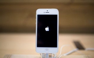 Apple bị phạt gần 7 triệu USD vì biến iPhone thành cục gạch