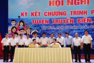 Ký kết chương trình phối hợp tuyên truyền biển, đảo