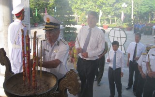 Bộ tư lệnh Quân chủng Hải quân Việt Nam viếng Nghĩa trang liệt sỉ quốc gia Đồi 82