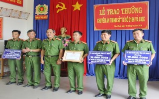 Khen thưởng tập thể, cá nhân trong công tác phòng, chống tội phạm