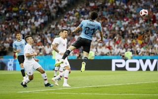 Uruguay - Bồ Đào Nha 2-1: Ronaldo theo bước Messi về nước sớm