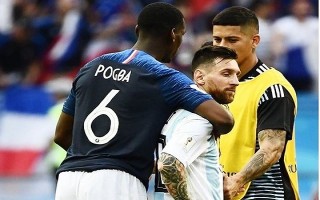 Sao tuyển Pháp giải thích hành động ôm Messi